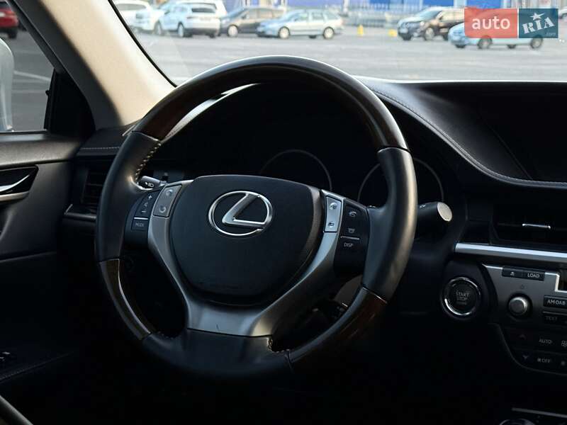 Седан Lexus ES 2012 в Виннице