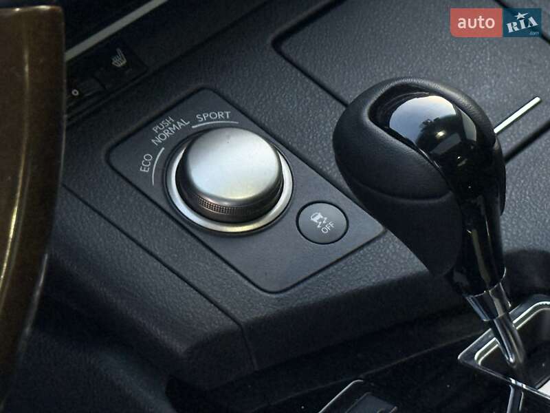 Седан Lexus ES 2012 в Виннице