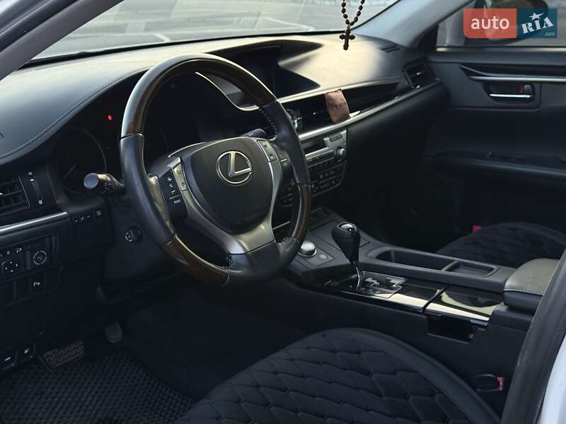 Седан Lexus ES 2012 в Виннице