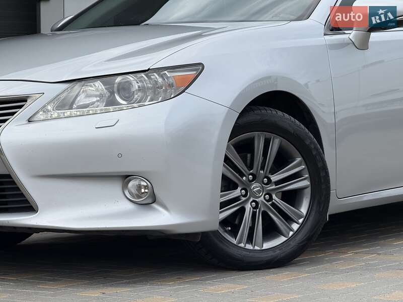Седан Lexus ES 2012 в Виннице
