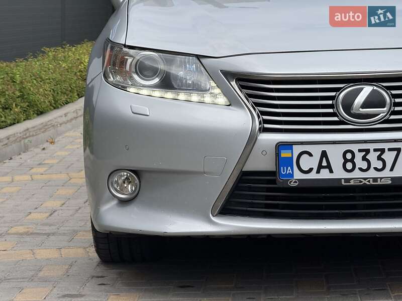 Седан Lexus ES 2012 в Виннице
