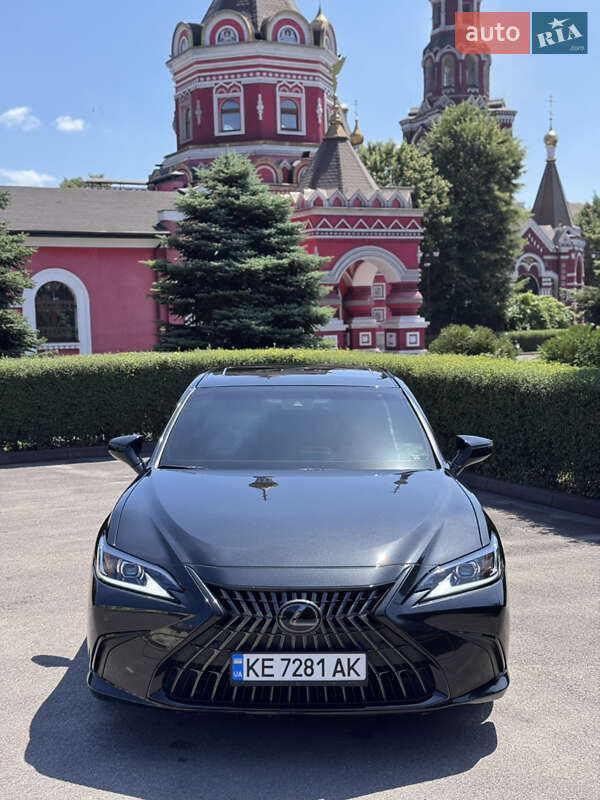 Седан Lexus ES 2022 в Киеве