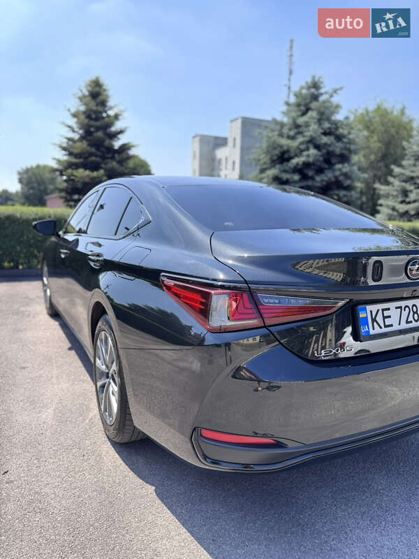 Седан Lexus ES 2022 в Киеве