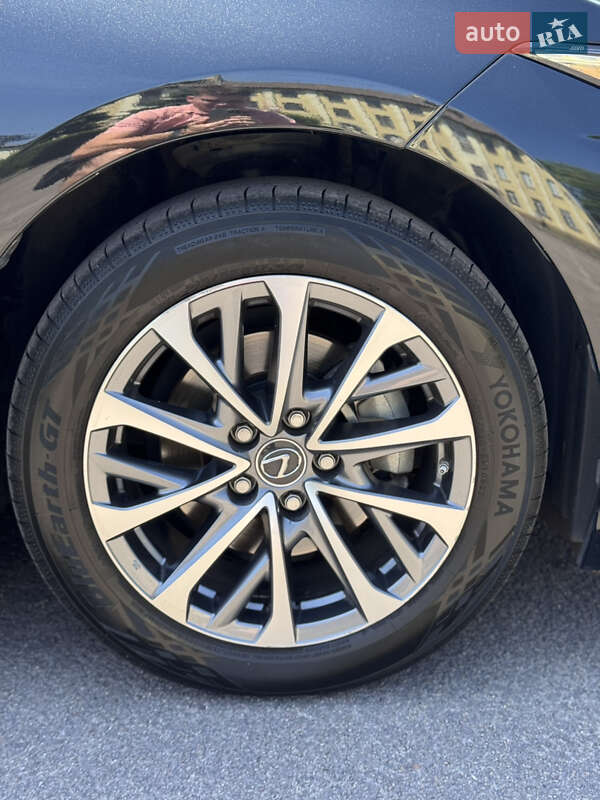 Седан Lexus ES 2022 в Киеве