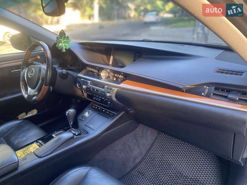 Седан Lexus ES 2015 в Одессе