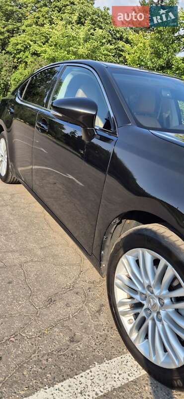 Седан Lexus ES 2016 в Киеве