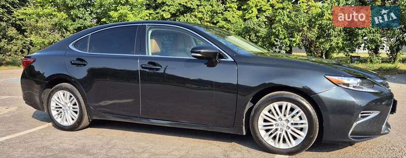 Седан Lexus ES 2016 в Киеве