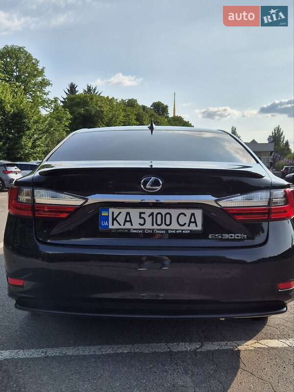 Седан Lexus ES 2016 в Киеве