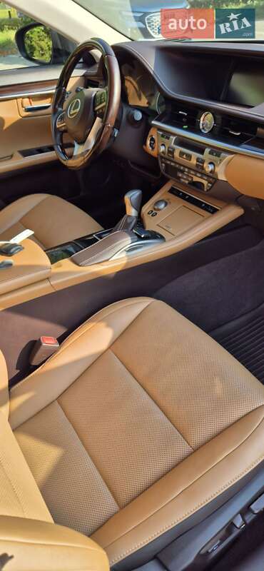 Седан Lexus ES 2016 в Киеве