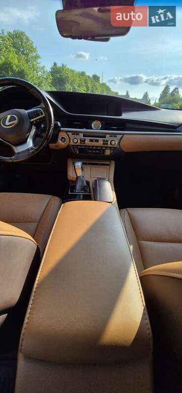 Седан Lexus ES 2016 в Киеве