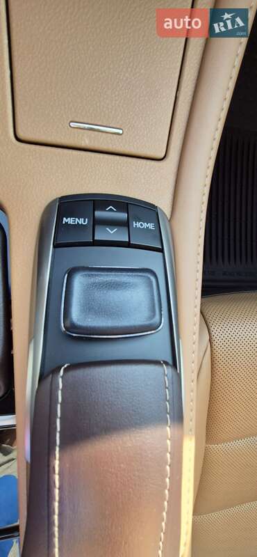 Седан Lexus ES 2016 в Киеве