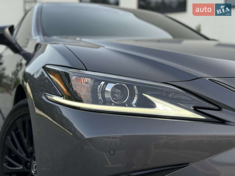 Седан Lexus ES 2020 в Луцке