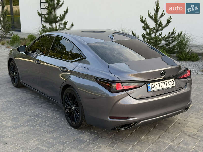 Седан Lexus ES 2020 в Луцке