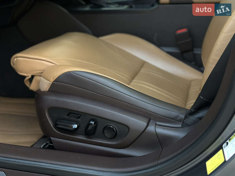 Седан Lexus ES 2020 в Луцке