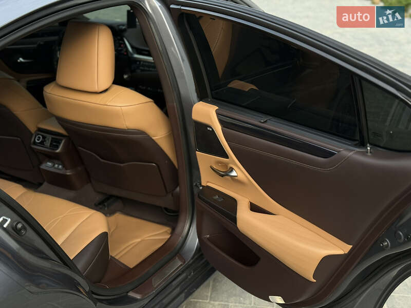 Седан Lexus ES 2020 в Луцке