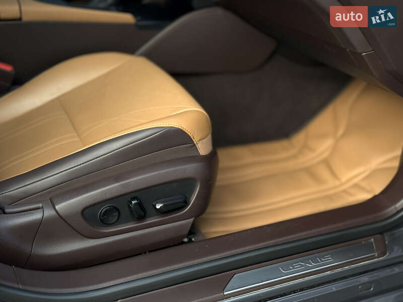 Седан Lexus ES 2020 в Луцке