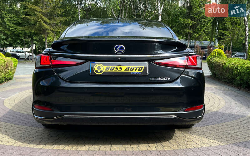 Седан Lexus ES 2022 в Львове