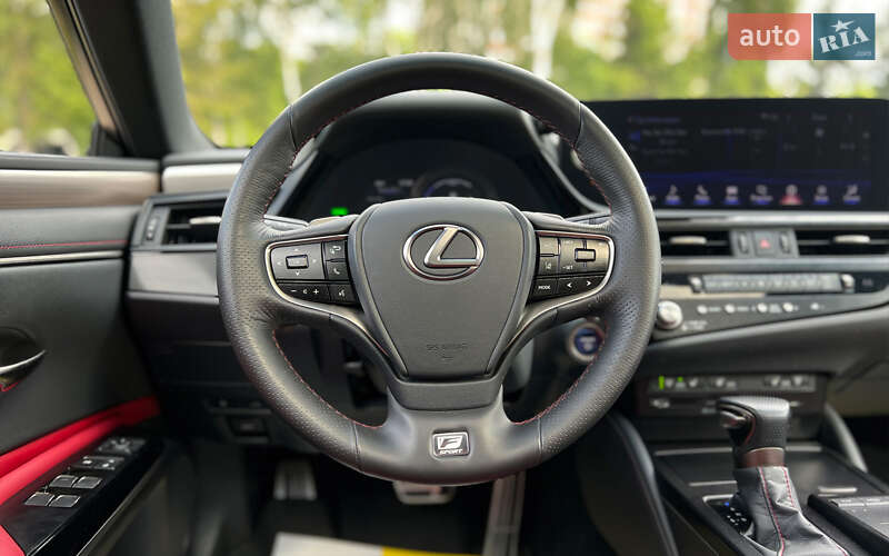 Седан Lexus ES 2022 в Львове