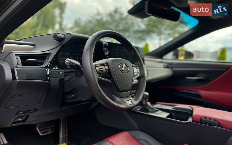 Седан Lexus ES 2022 в Львове