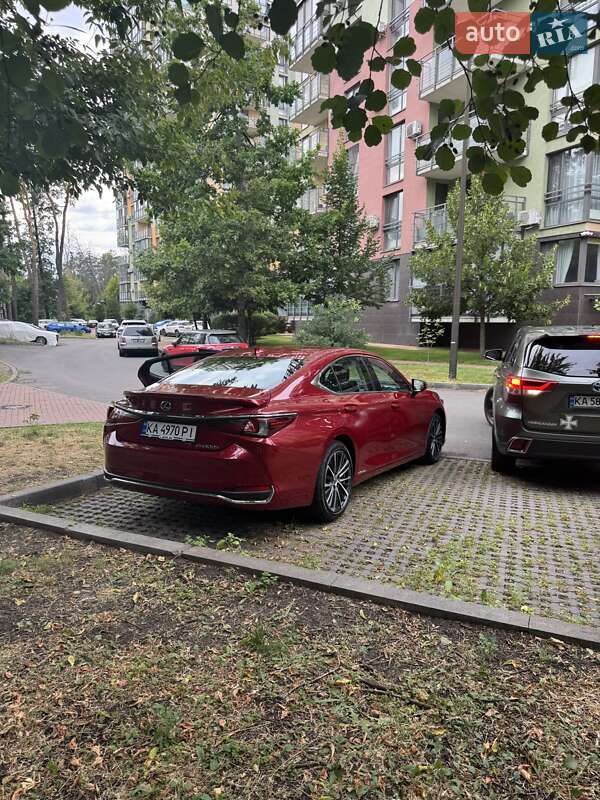 Седан Lexus ES 2022 в Киеве