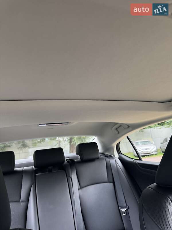 Седан Lexus ES 2022 в Киеве