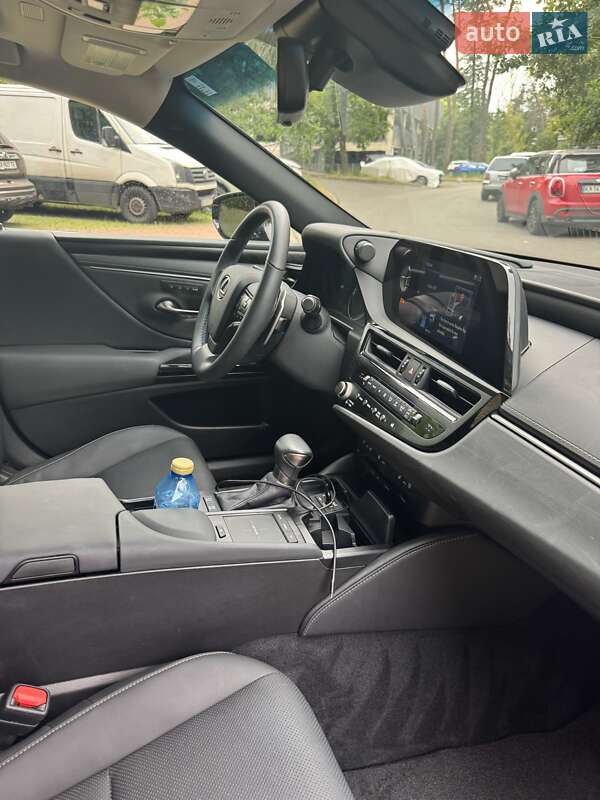 Седан Lexus ES 2022 в Киеве