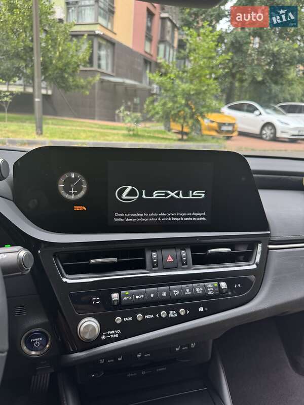 Седан Lexus ES 2022 в Киеве
