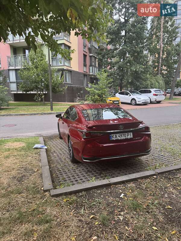 Седан Lexus ES 2022 в Киеве
