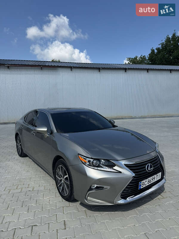 Седан Lexus ES 2015 в Тернополе