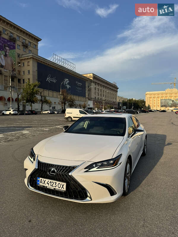 Седан Lexus ES 2023 в Харькове