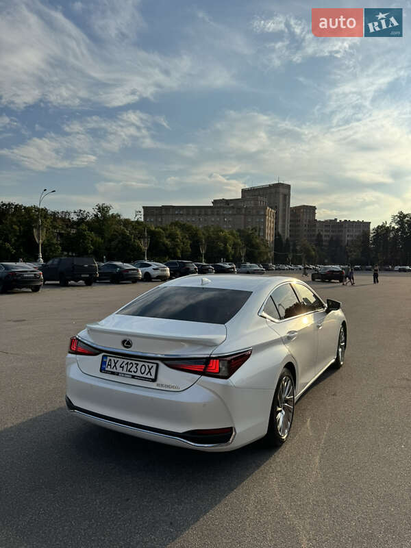 Седан Lexus ES 2023 в Харькове