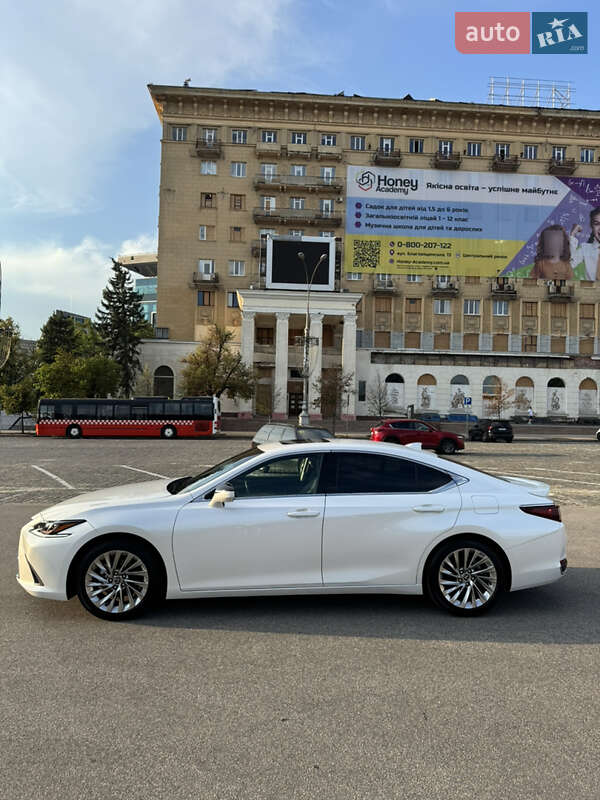 Седан Lexus ES 2023 в Харькове