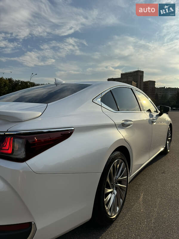 Седан Lexus ES 2023 в Харькове