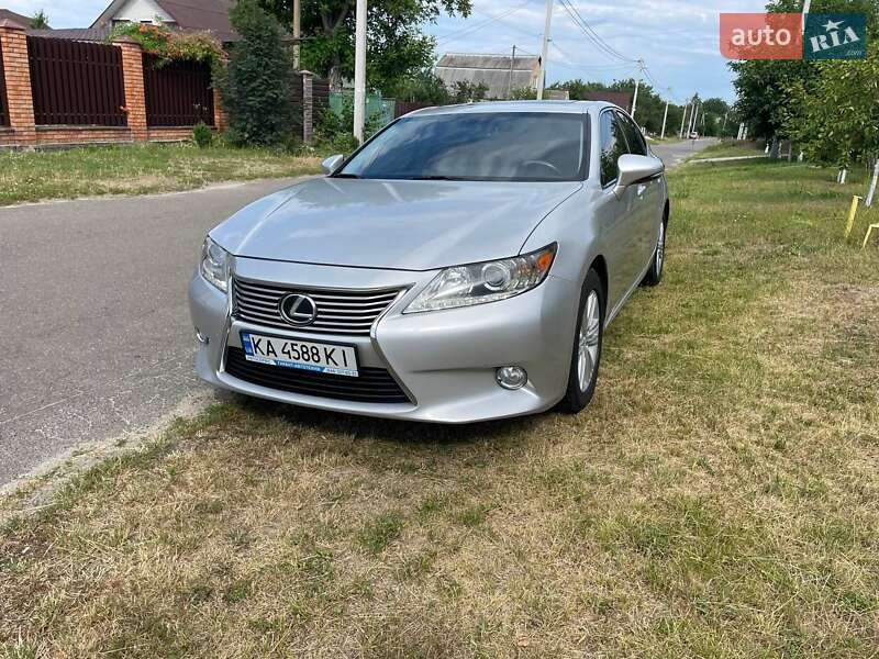 Седан Lexus ES 2014 в Киеве