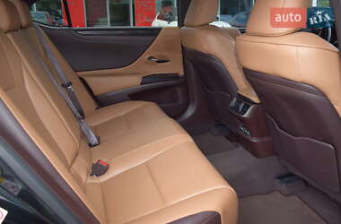 Седан Lexus ES 2019 в 