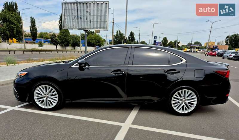 Седан Lexus ES 2014 в Киеве