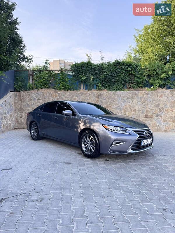 Седан Lexus ES 2017 в 
