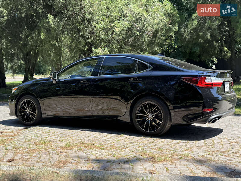 Седан Lexus ES 2016 в Києві