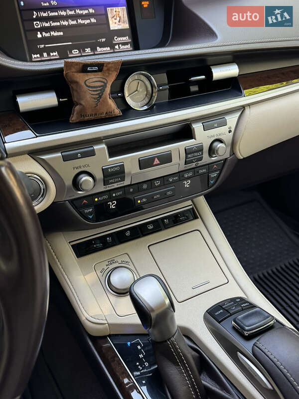 Седан Lexus ES 2016 в Києві
