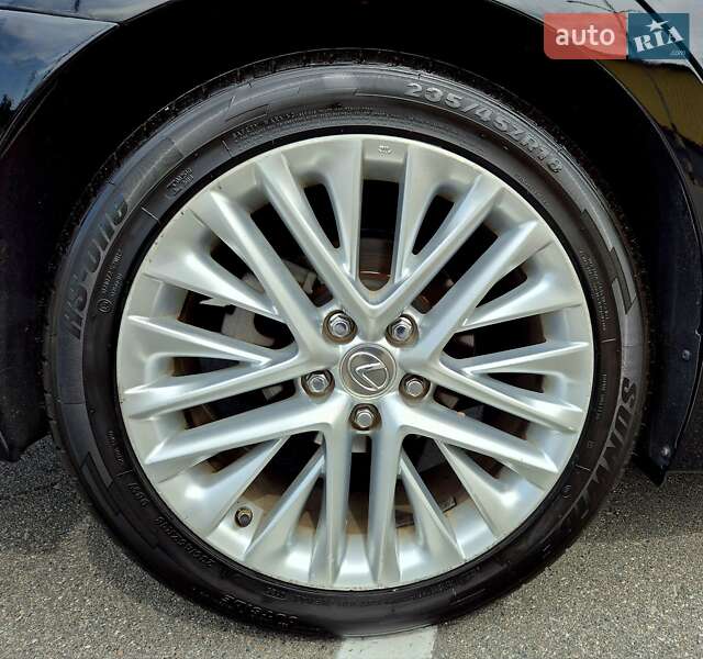 Седан Lexus ES 2014 в Киеве