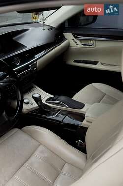Седан Lexus ES 2016 в  фото 6 Седан Lexus ES 2016 в