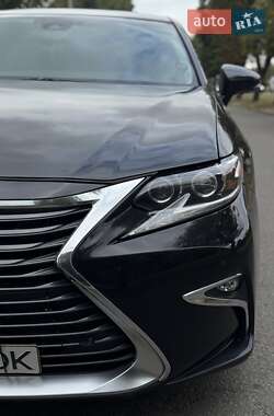 Седан Lexus ES 2016 в  фото 4 Седан Lexus ES 2016 в