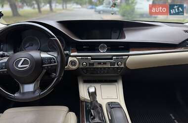 Седан Lexus ES 2016 в  фото 8 Седан Lexus ES 2016 в