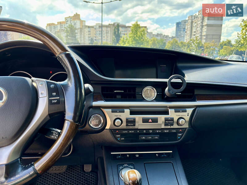 Седан Lexus ES 2015 в Киеве фото 22 Седан Lexus ES 2015 в Киеве