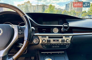 Седан Lexus ES 2015 в 