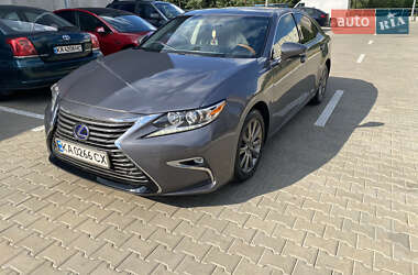 Седан Lexus ES 2015 в Киеве
