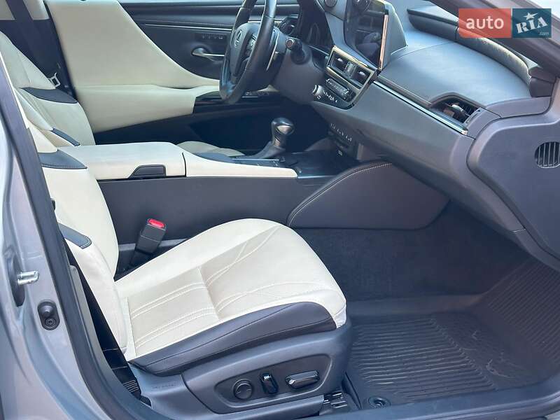 Седан Lexus ES 2022 в Одессе