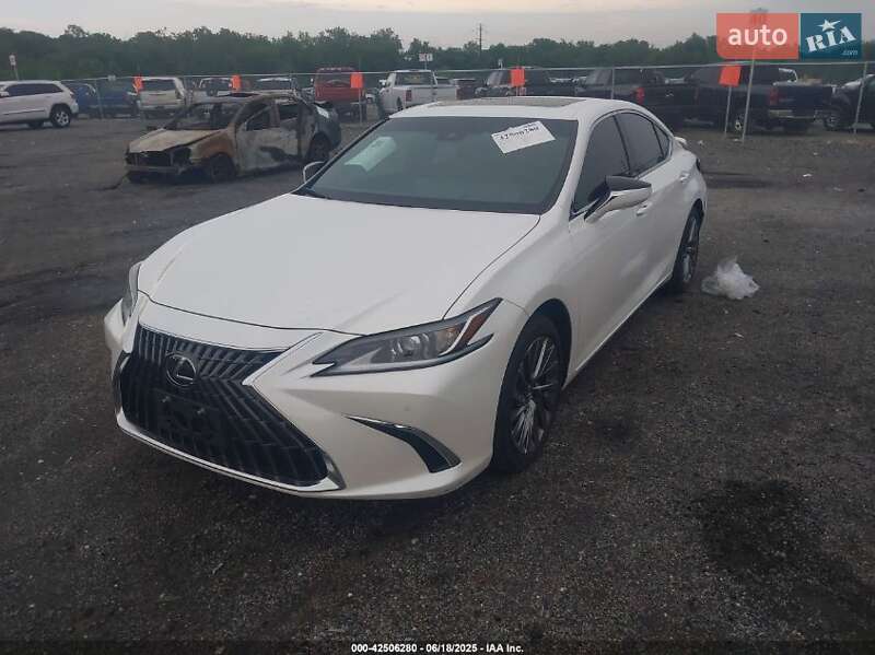 Lexus ES 2025