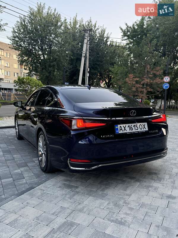 Седан Lexus ES 2018 в Києві