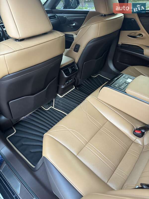 Седан Lexus ES 2018 в Києві